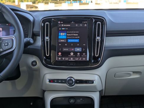 New 2026 Volvo XC40 B5 Plus w/ Protection Package Premier image 22