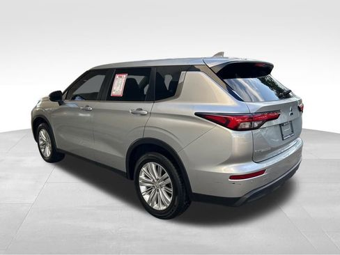 Used 2024 Mitsubishi Outlander ES image 4