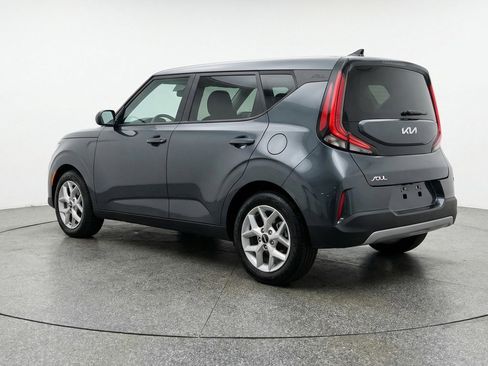 Used 2025 Kia Soul LX w/ LX Technology Package FWD image 6