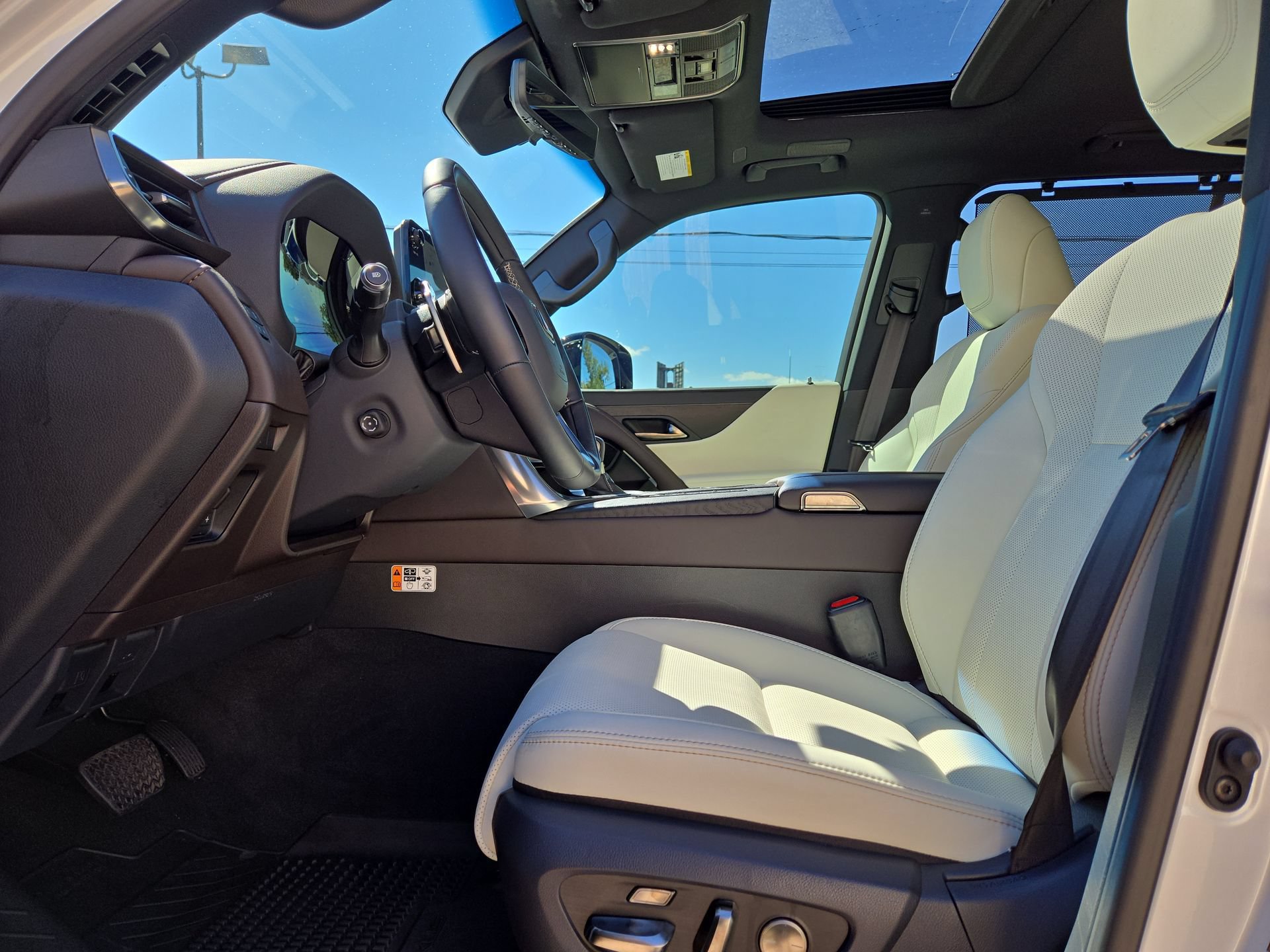 Used 2026 Lexus LX 600 4WD w/ Appearance Package image 16