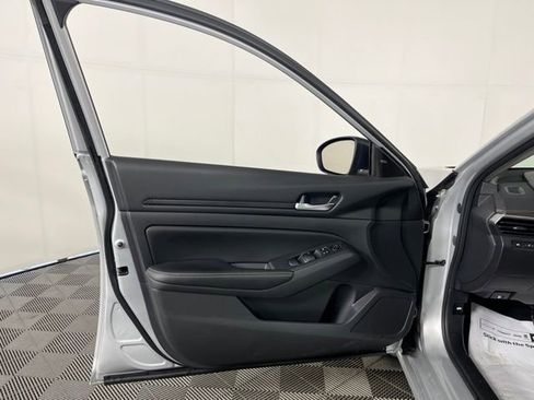 Used 2024 Nissan Altima 2.5 SV AWD/4WD image 15