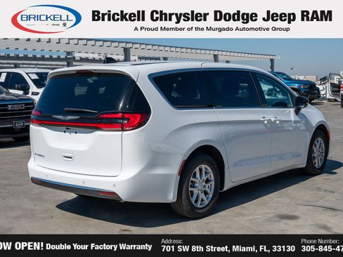 New 2026 Chrysler Pacifica Select image 5