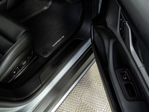 Used 2021 Porsche Taycan 4S w/ Premium Package image 26