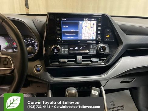 Used 2021 Toyota Highlander XSE image 17