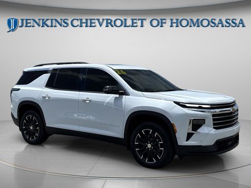 New 2026 Chevrolet Traverse LT w/ Enhanced Driving Package FWD image 2