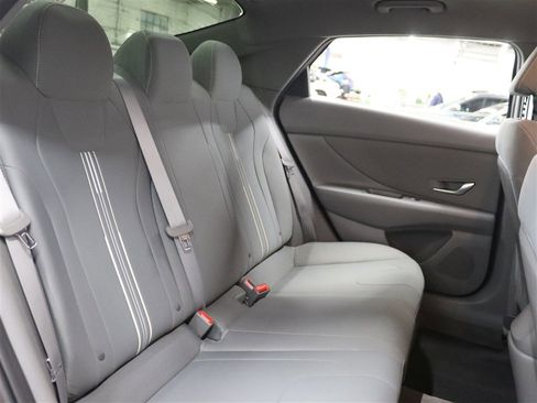 Used 2021 Hyundai Elantra SEL w/ Convenience Package image 13