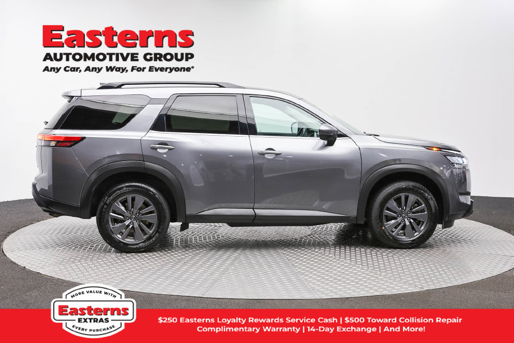 Used 2022 Nissan Pathfinder SV FWD image 5