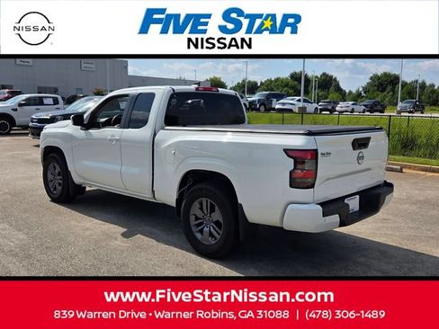Used 2025 Nissan Frontier SV RWD image 8