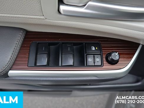 Used 2024 Toyota Sienna XLE image 11