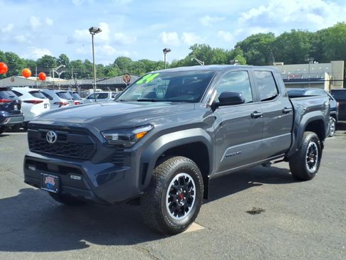 Certified 2024 Toyota Tacoma TRD Off-Road AWD/4WD image 3