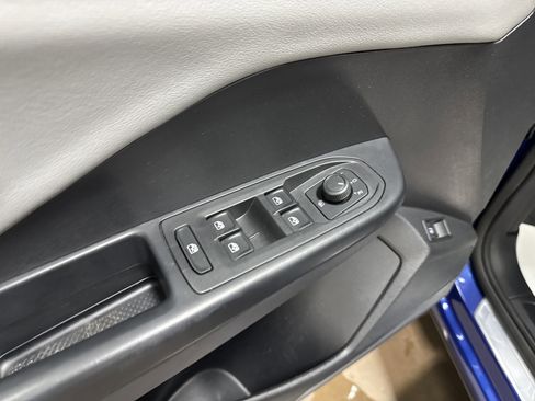 Certified 2022 Volkswagen Taos SE image 28