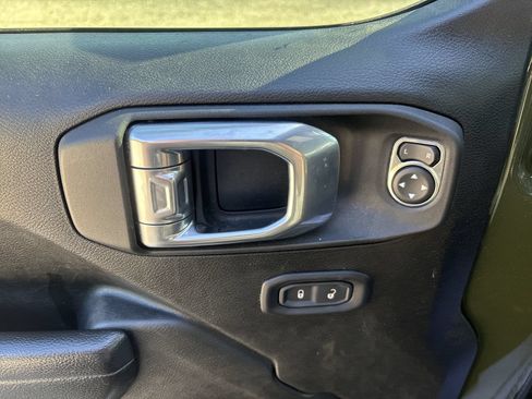Used 2022 Jeep Gladiator Sport AWD/4WD image 16