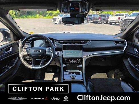 Used 2023 Jeep Grand Cherokee Altitude AWD/4WD image 20