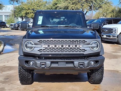 New 2025 Ford Bronco Badlands image 2