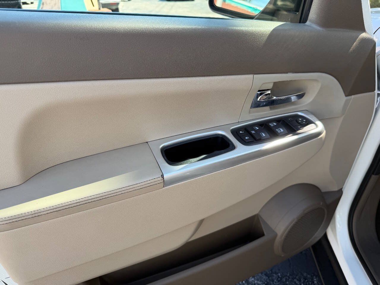 Used 2010 Jeep Liberty Limited AWD/4WD image 5