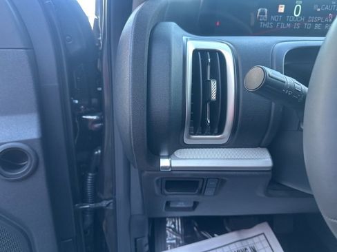 New 2025 Ford Expedition Active image 18