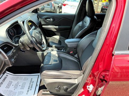 Used 2019 Jeep Cherokee Latitude Plus w/ Comfort/Convenience Group image 13