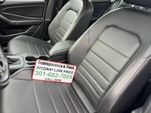 Used 2024 Volkswagen Jetta SE image 10