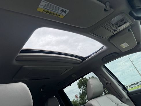 Used 2014 Honda Odyssey Touring Elite image 18