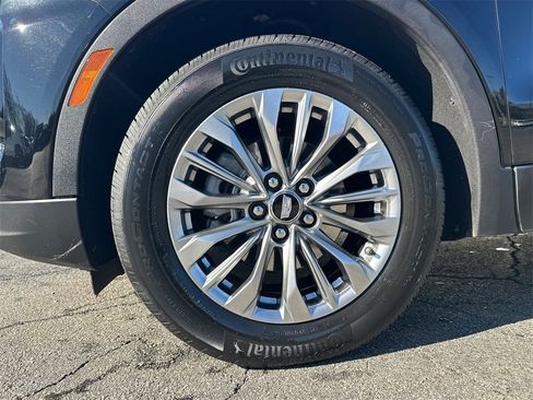 Certified 2025 Cadillac XT4 Premium Luxury image 11