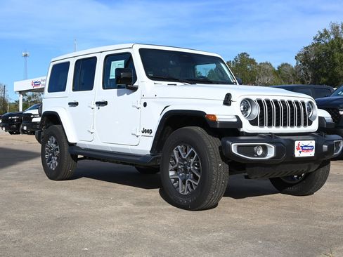 New 2025 Jeep Wrangler Unlimited Sahara AWD/4WD image 4