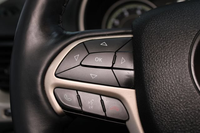 Used 2014 Jeep Cherokee Latitude w/ Cold Weather Group AWD/4WD image 18