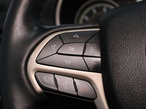 Used 2014 Jeep Cherokee Latitude w/ Cold Weather Group AWD/4WD image 18