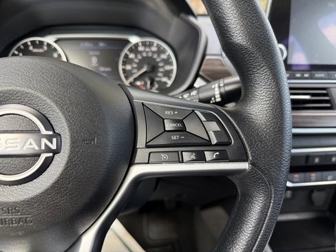 Used 2024 Nissan Altima 2.5 SV image 29