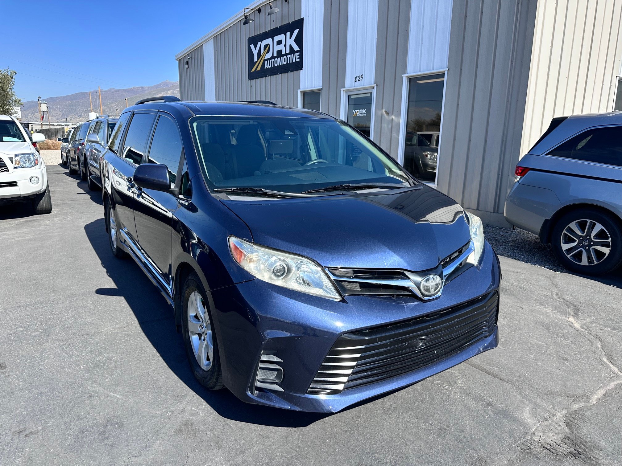 Used 2019 Toyota Sienna LE w/ Protection Package FWD image 1
