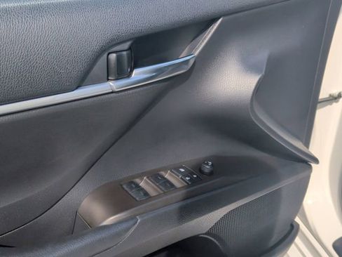 Used 2022 Toyota Camry SE w/ Convenience Package image 9