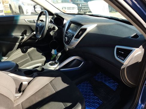 Used 2017 Hyundai Veloster image 17
