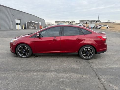 Used 2014 Ford Focus SE w/ Equipment Group 201A image 4