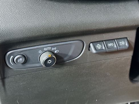 Used 2022 Buick Envision Essence w/ Technology Package I FWD image 17