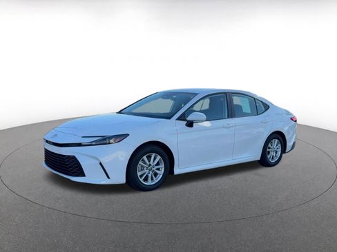 Used 2025 Toyota Camry LE image 8