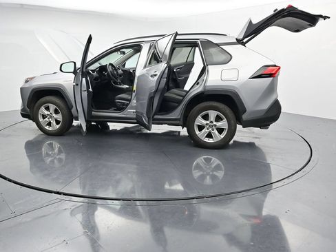 Used 2021 Toyota RAV4 XLE w/ Convenience Package AWD/4WD image 28