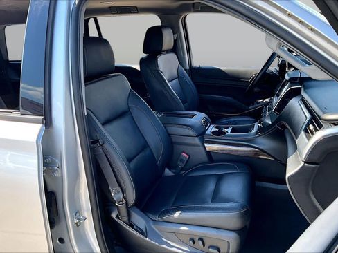 Used 2019 Chevrolet Tahoe LT w/ RST Edition AWD/4WD image 9
