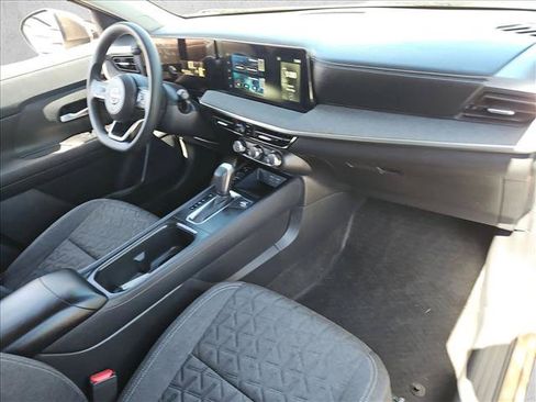 Certified 2025 Nissan Kicks SV FWD image 25
