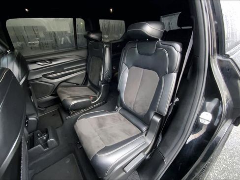 Used 2023 Jeep Grand Cherokee L Laredo image 20