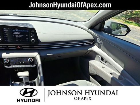 Used 2021 Hyundai Elantra SEL FWD image 14