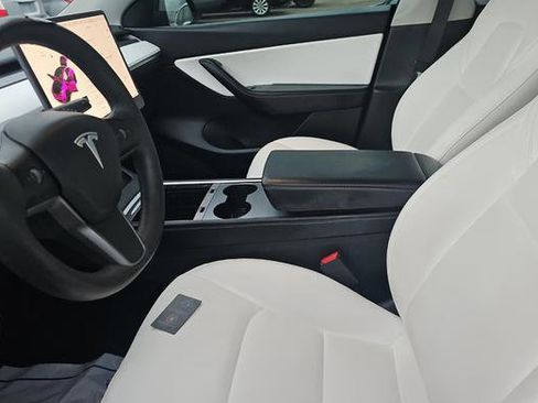Used 2021 Tesla Model Y Long Range image 5