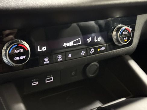 Used 2024 Mitsubishi Outlander SE FWD image 17