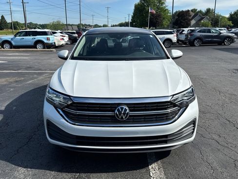 Used 2023 Volkswagen Jetta SE FWD image 16