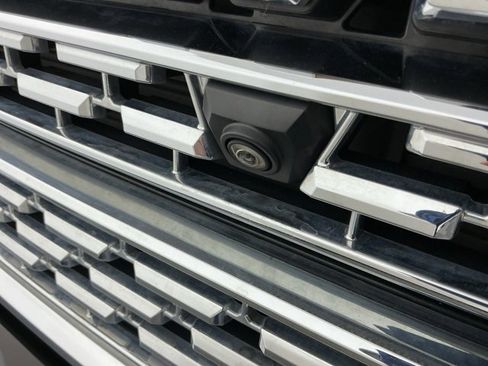 Used 2022 GMC Sierra 2500 Denali w/ Denali Black Diamond Edition image 11