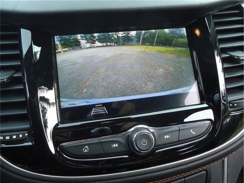 Used 2019 Chevrolet Trax LT w/ LT Convenience Package AWD/4WD image 26