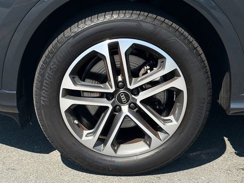 Used 2025 Audi Q5 Premium w/ Convenience Package AWD/4WD image 2
