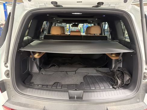 Used 2025 Hyundai Santa Fe Limited AWD/4WD image 11