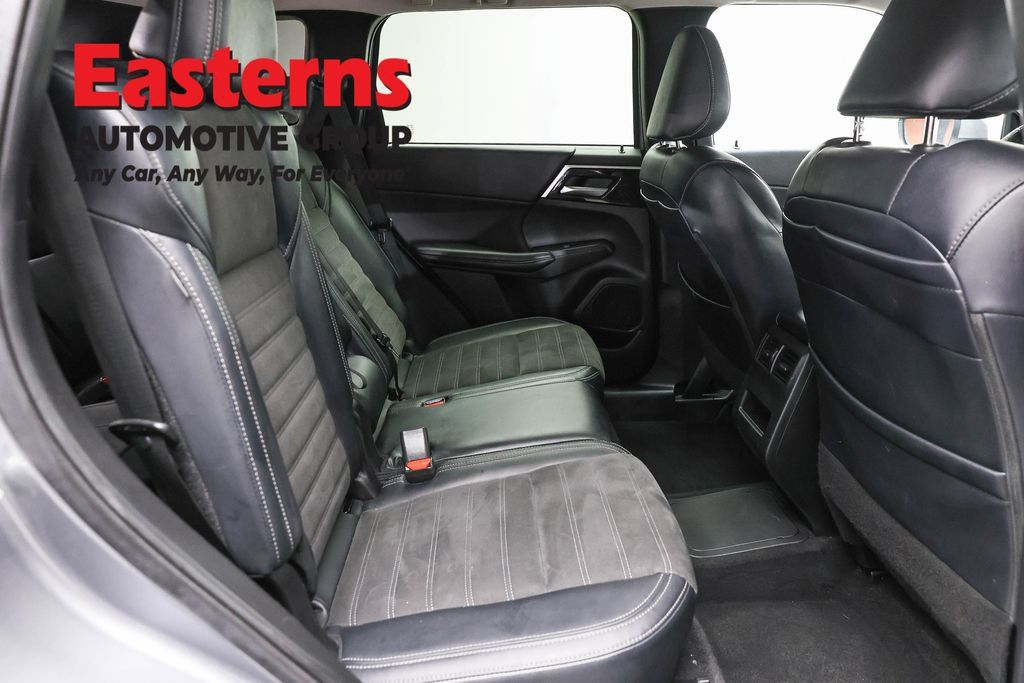 Used 2023 Mitsubishi Outlander SE AWD/4WD image 24