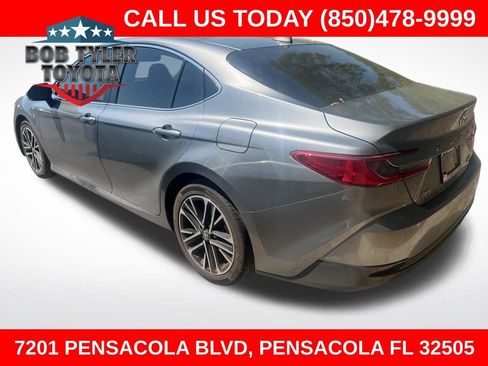 Used 2025 Toyota Camry XLE image 1