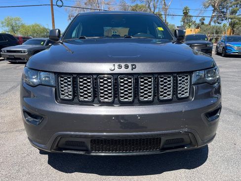 Used 2017 Jeep Grand Cherokee Altitude RWD image 12