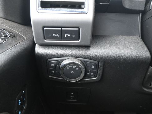 Used 2015 Ford F150 Platinum w/ Equipment Group 701A Luxury image 18